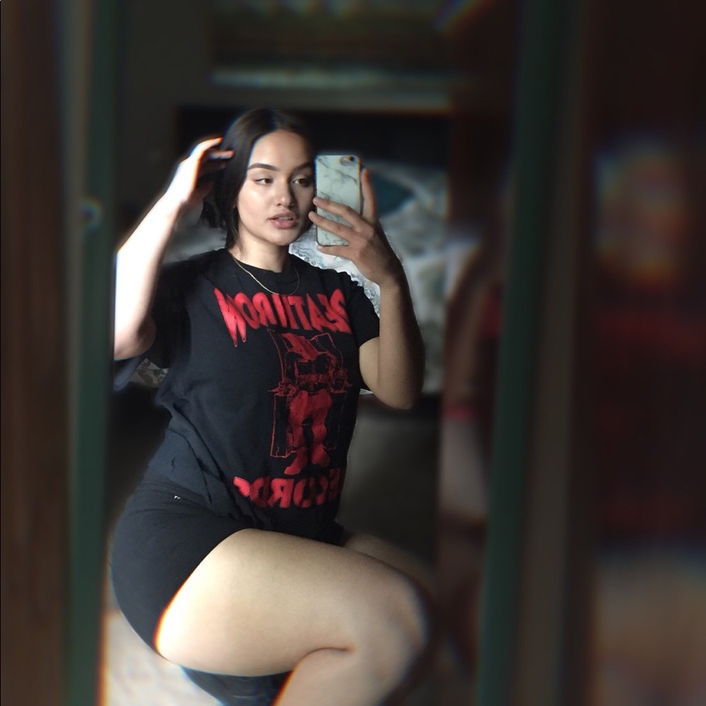 Meet your Posher, Kaira